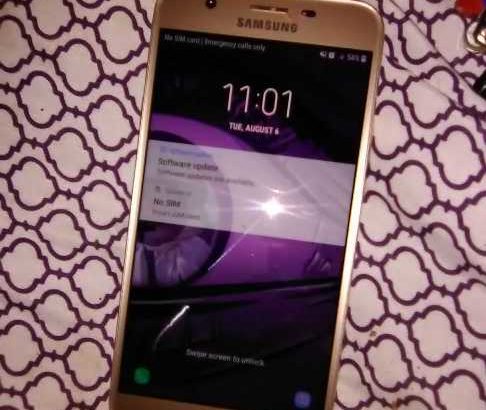 used Samsung j7 small scratch on screen but  nothing major phone works just fine carrier boost mobile