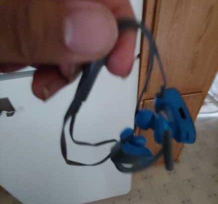 Bluetooth headphones non woring can be fixed just wont charge