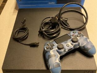 PlayStation 4 with 2 controlles and 7 games