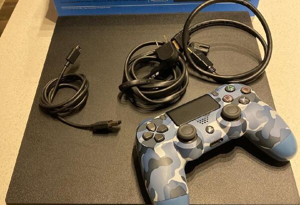 PlayStation 4 with 2 controlles and 7 games