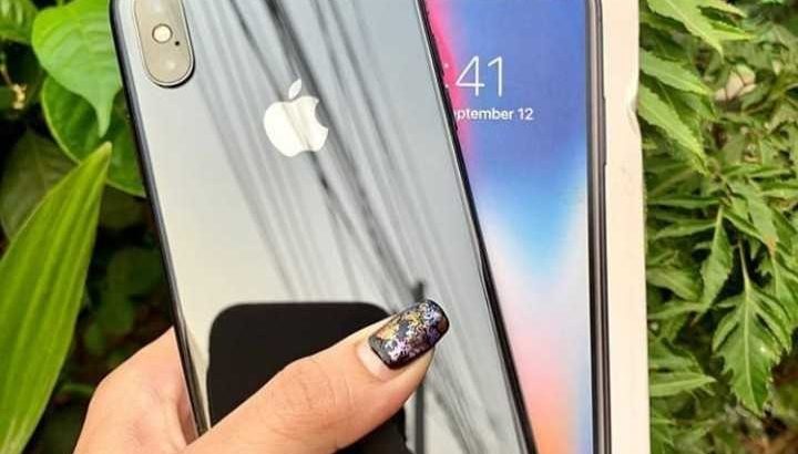 Apple IPhone XS,  256GB fully Unlocked