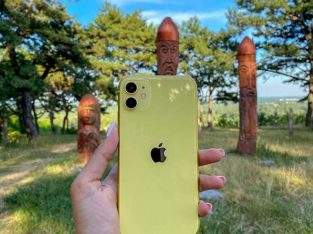 Apple iPhone 11,64 gb,yellow-fully unlocked (renewed)