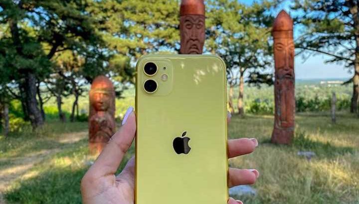 Apple iPhone 11,64 gb,yellow-fully unlocked (renewed)