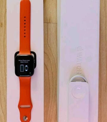 Apple Watch Series 4 44 mm Space Grey Aluminum Case Orange Sport Band Boxed