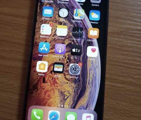 An iPhone xs max