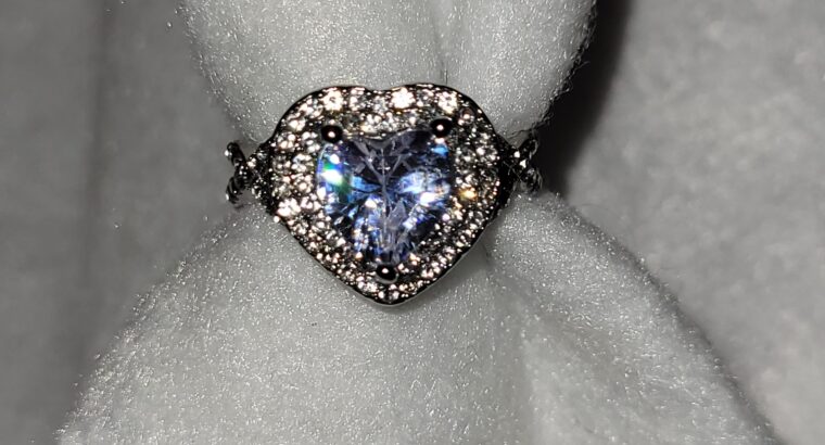 Heart-shaped CZ Stone Sterling Silver Ring Size 6