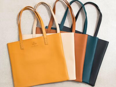 Hand bags at wholesale