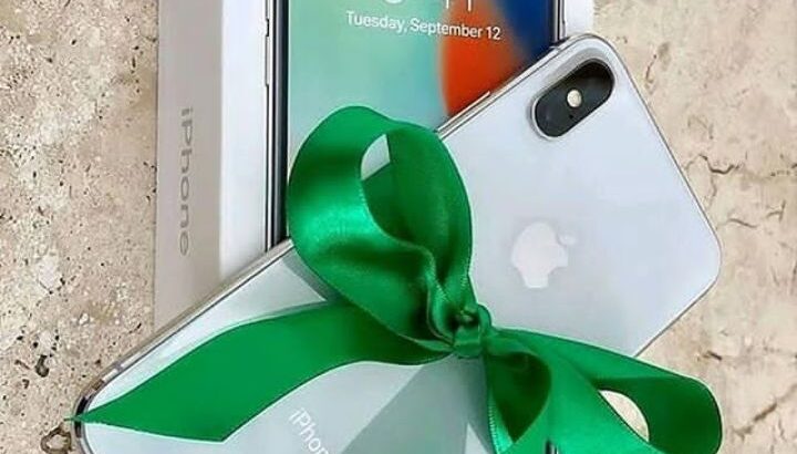 IPHONE XMAS 256GB BLACK WHITE AVAILABLE