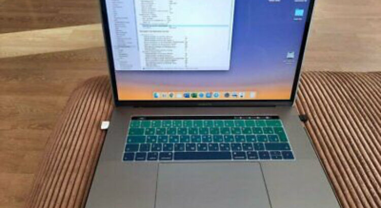 Apple MacBook Pro 15, 2020, touch bar