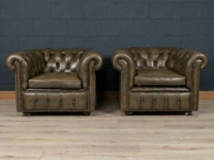 STYLISH 20thC PAIR OF CHESTERFIELD LEATHER ARMCHAI