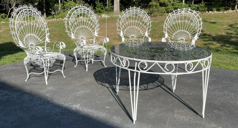 rare vintage set of 4 peacock chairs and tabel pat