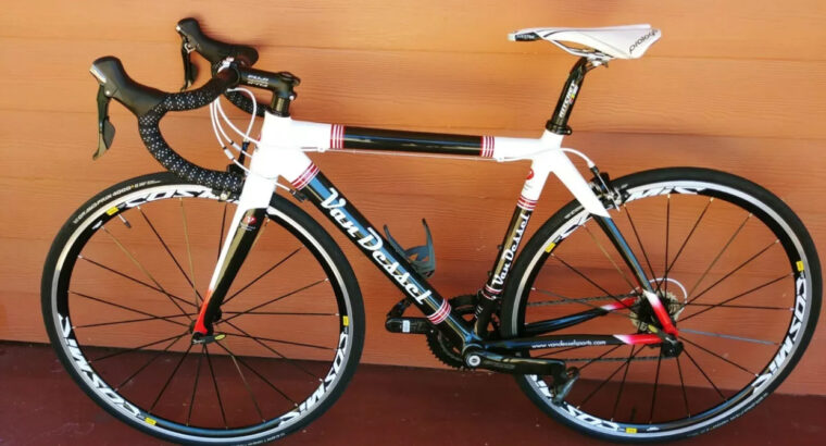 Van Dessel Rivet Road Bike. Full Carbon, Ultegra 1