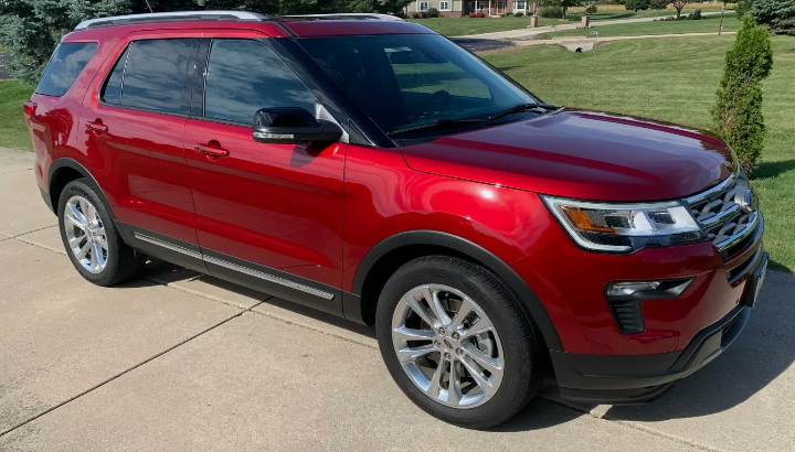2018 Ford Explorer XLT – Mint Condition – Red SUV