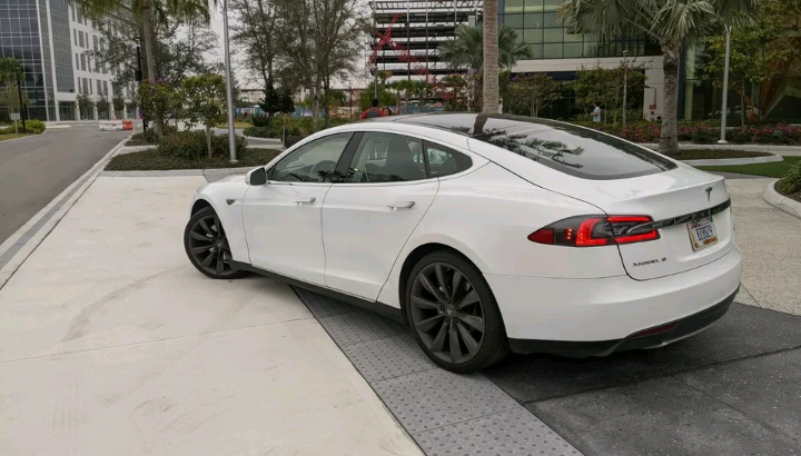 2013 Tesla Model S Performance Technology