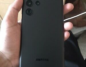 Samsung Galaxy S22 Ultra – S908U1 -256GB