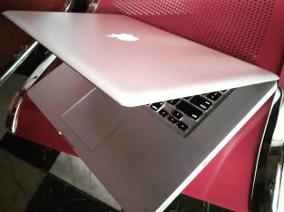 Apple laptop MacBook pro