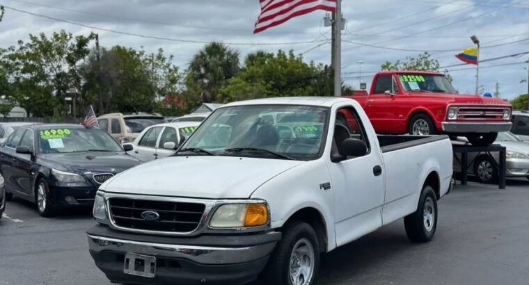 2004 Ford F-150 XL 2dr Standard Cab Rwd Styleside