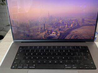 Macbook pro 16 inch M2 max 32gb ram